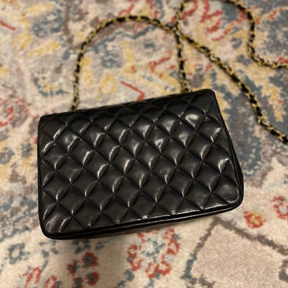 Chanel Vintage Black Round Single Flap Lambskin 24k Gold Hardware - Picture 4 of 12